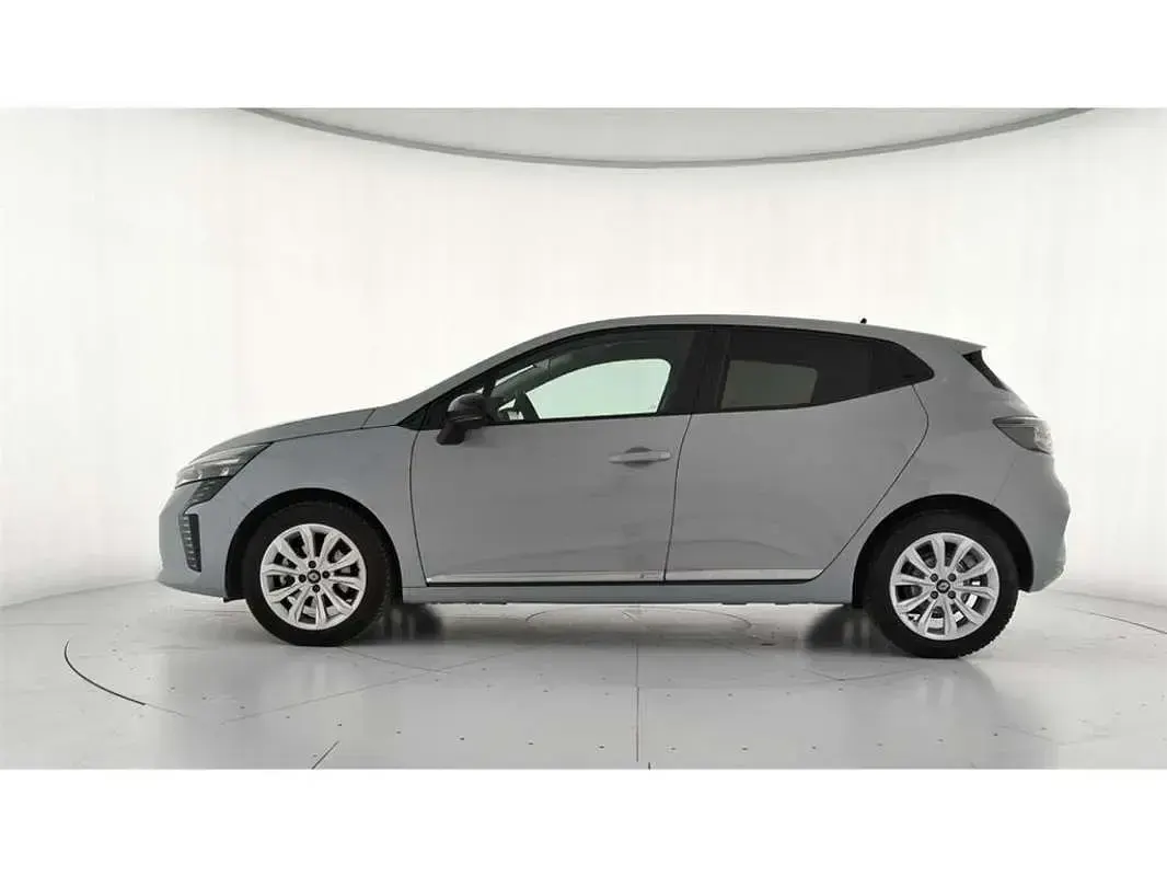 Usado Renault Clio Evolution 101 CV (74 kW) 2025 Gris Utilitario