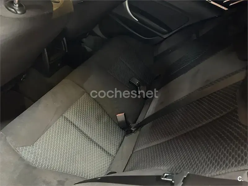 Usado BMW 118 Comfort Edition 150 CV (110 kW) 2017 Negro Utilitario