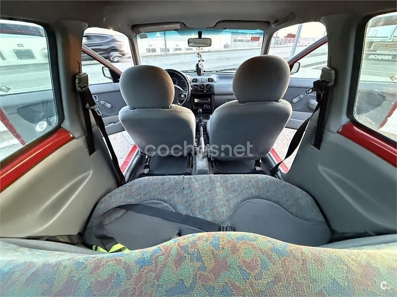 Usado Nissan Micra S 55 CV (40 kW) 1999 Rojo Utilitario