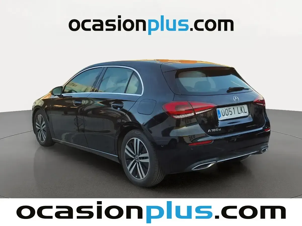 Usado Mercedes A180 116 CV (85 kW) 2020 Negro Berlina