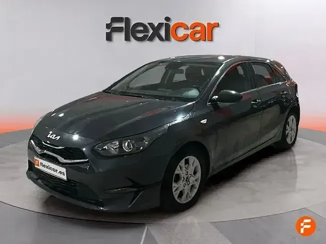 Usado Kia Ceed 136 CV (100 kW) 2023 Gris Utilitario