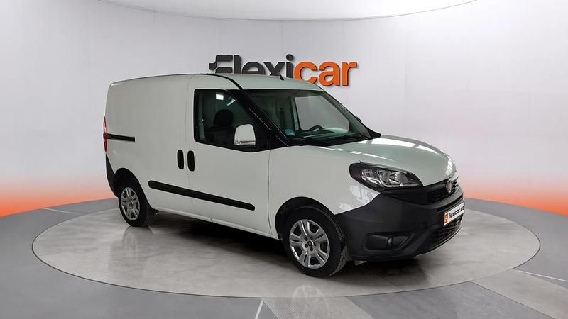 Usado Fiat Doblò Easy 95 CV (69 kW) 2020 Blanco Monovolumen