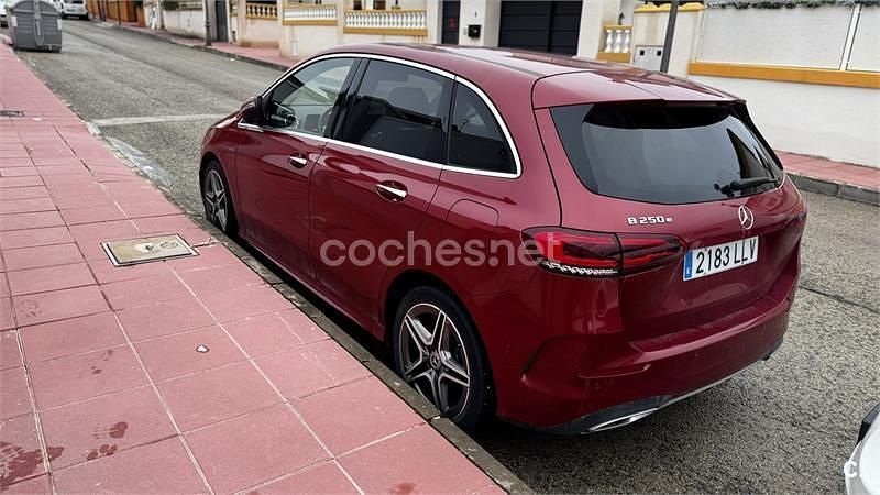 Usado Mercedes B250e 218 CV (160 kW) 2020 Granate Monovolumen