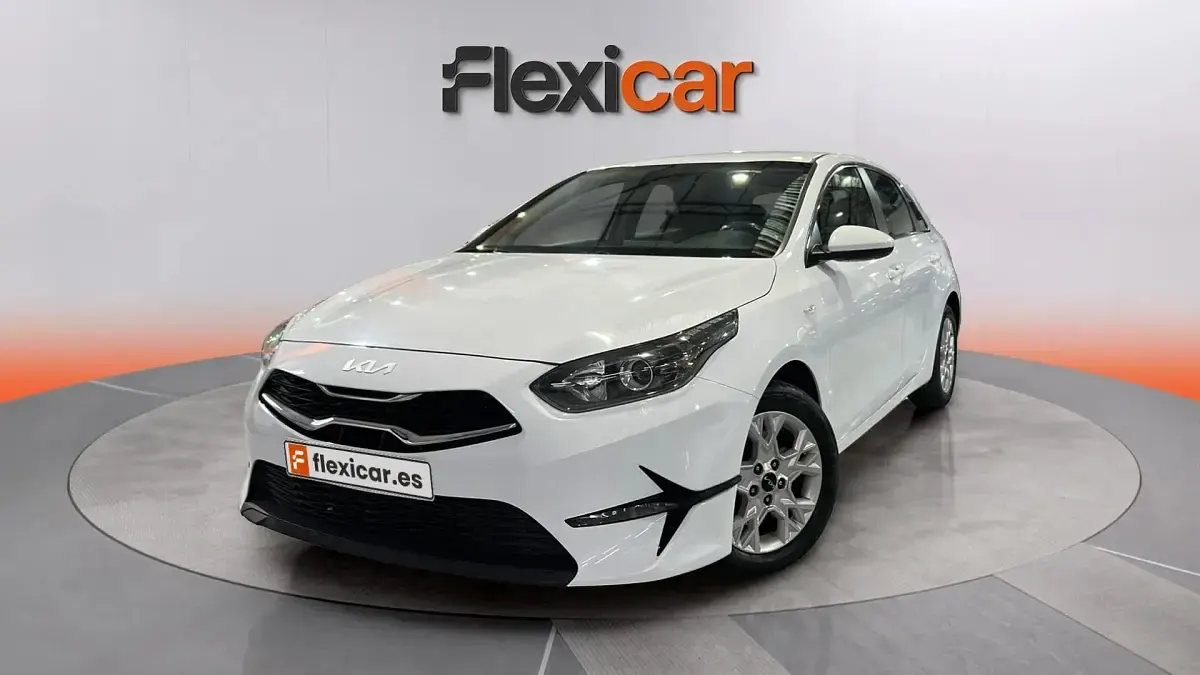 Usado Kia Ceed 136 CV (100 kW) 2023 Blanco Utilitario