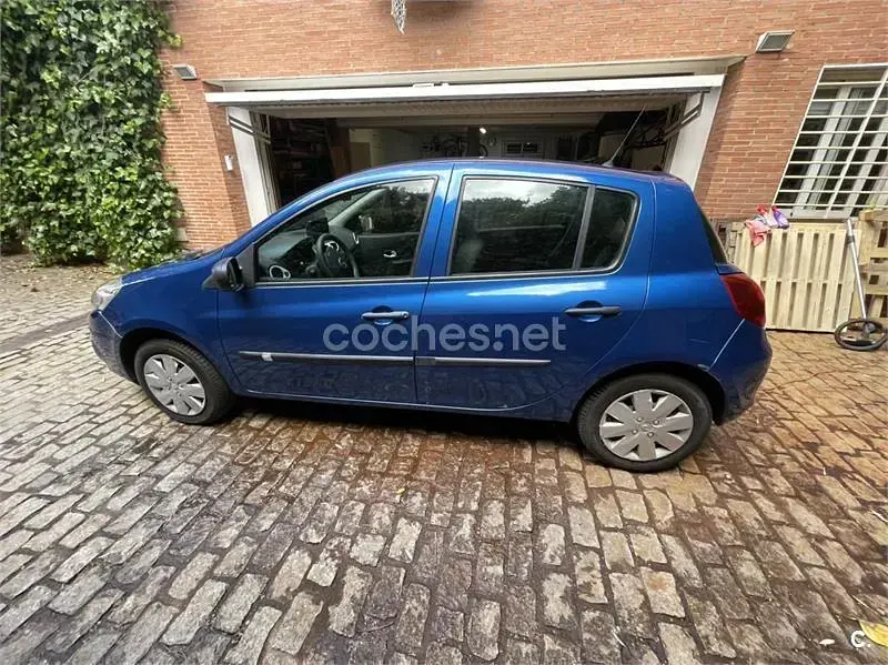 Usado Renault Clio IV 75 CV (55 kW) 2012 Azul Berlina