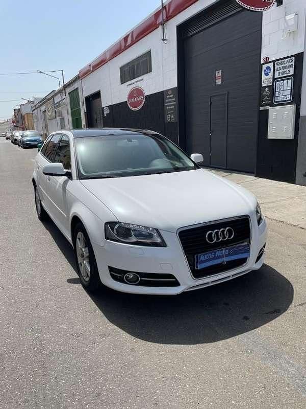Blanco Usado 2011 Audi A3 Sportback Attraction Utilitario | 10.900 € (Precio justo) - Imagen 1/4