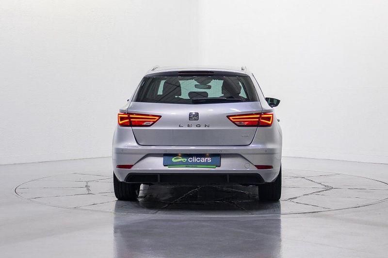 Usado Seat Leon XCELLENCE 130 CV (95 kW) 2020 Gris / plata Familiar