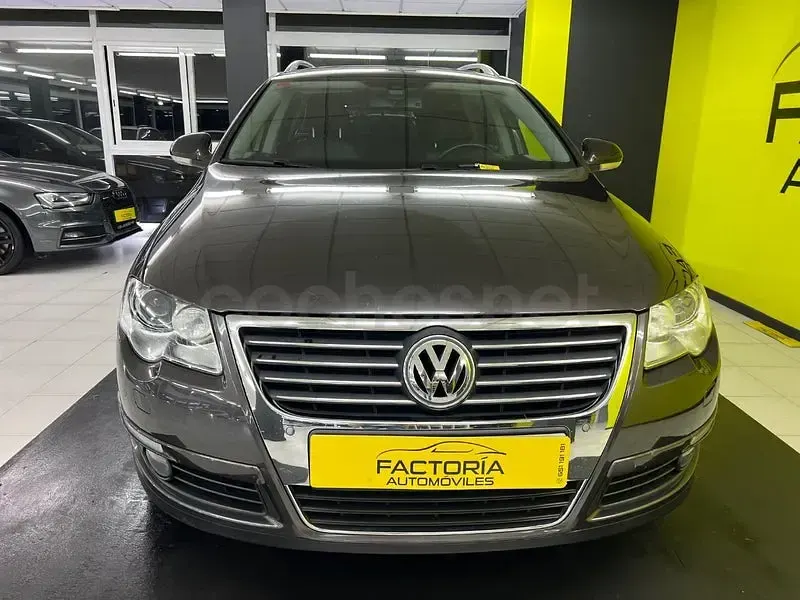 Usado VW Passat Highline 140 CV (102 kW) 2009 Gris / plata Familiar