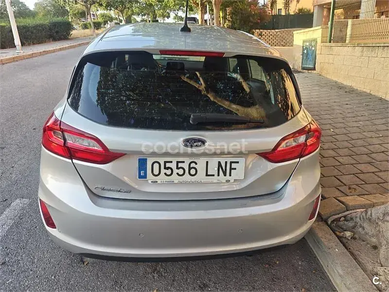 Usado Ford Fiesta Trend 75 CV (55 kW) 2021 Gris / plata Utilitario