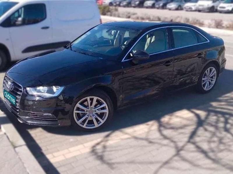 Usado Audi A3 Attraction 105 CV (77 kW) 2015 Negro Berlina