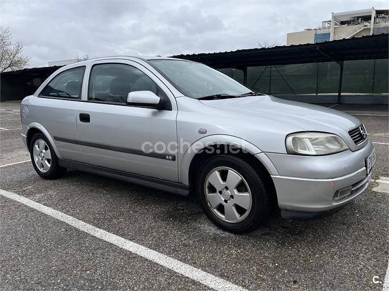 Usado Opel Astra Comfort 100 CV (73 kW) 2000 Gris / plata Berlina