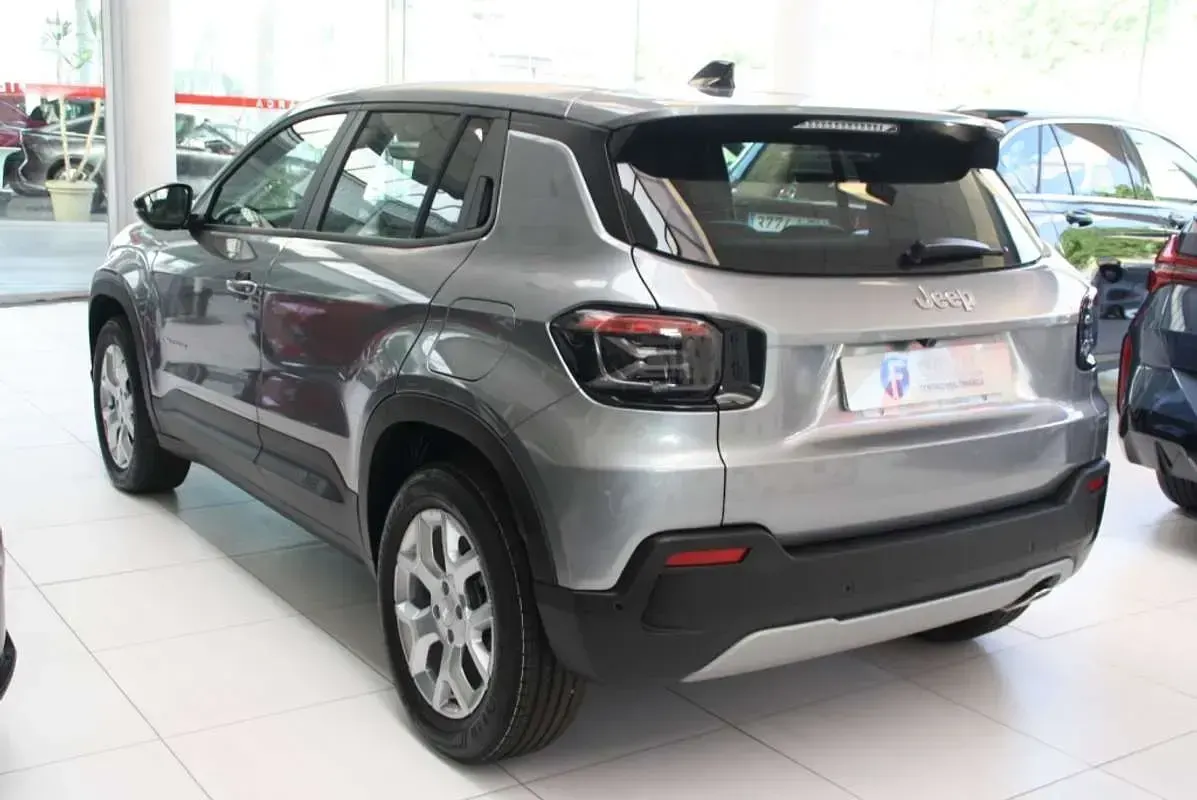 Uusi Jeep Avenger Altitude 101 HP (74 kW) 2025 Harmaa Katumaasturi