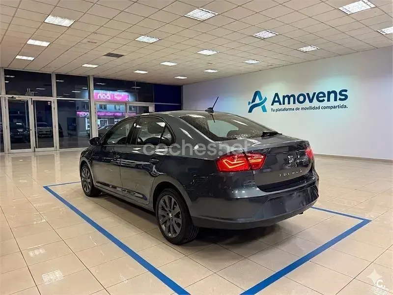 Usado Seat Toledo I-Tech 105 CV (77 kW) 2015 Gris / plata Utilitario