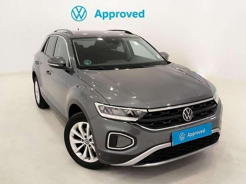 Gris Usado 2024 VW T-Roc Life SUV | 24.850 € (Un poco caro) - Imagen 1/4