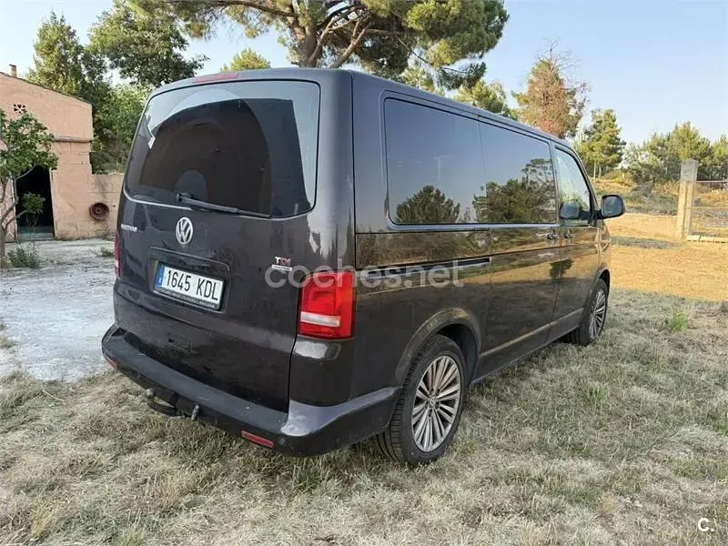 Usado VW Multivan Comfortline 180 CV (132 kW) 2011 Marrón Monovolumen