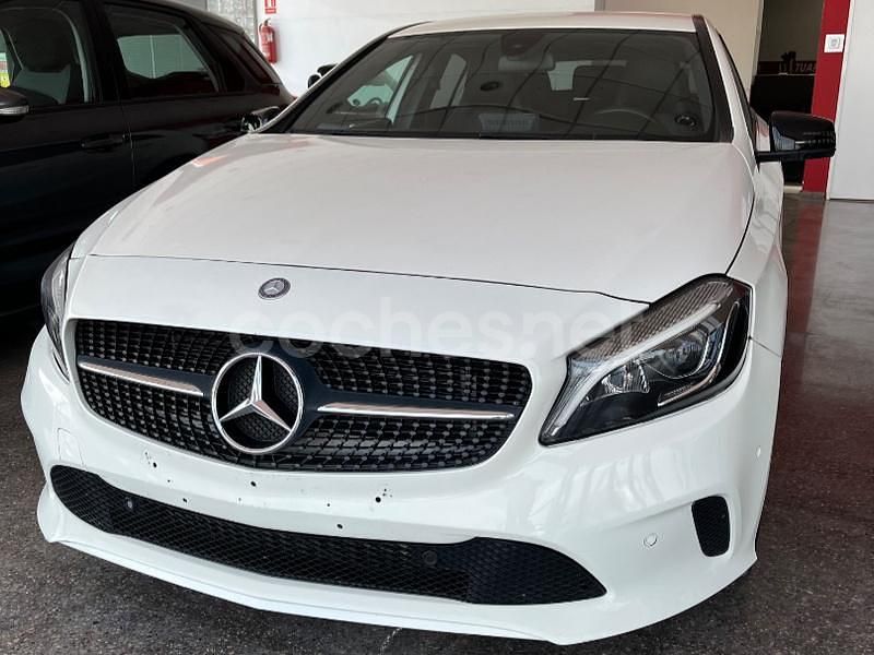 Usado Mercedes A180 Urban 109 CV (80 kW) 2016 Blanco Berlina