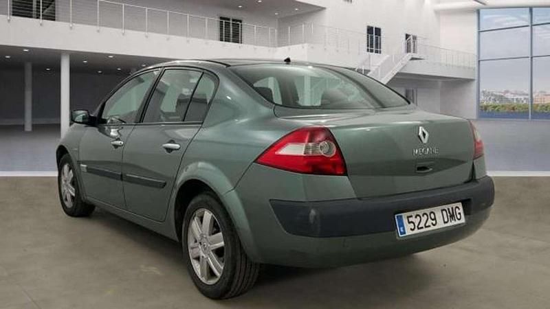 Usado Renault Mégane II Dynamique 115 CV (84 kW) 2005 Gris Berlina