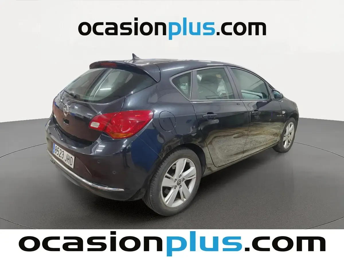 Usado Opel Astra Selective 165 CV (121 kW) 2015 Negro Utilitario