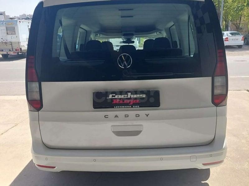 Usado VW Caddy Beach 102 CV (75 kW) 2021 Blanco Monovolumen