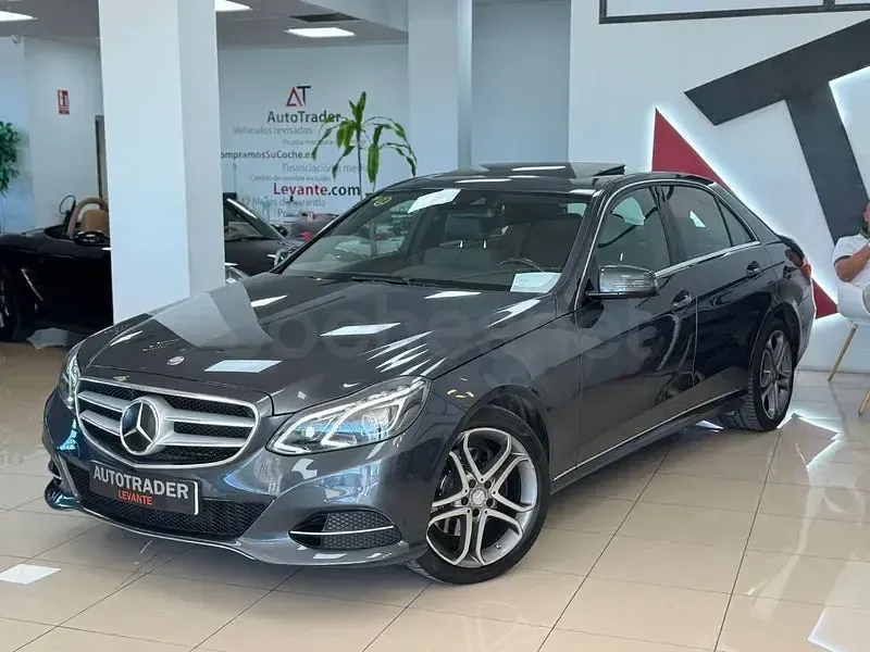 Usado Mercedes E300 231 CV (169 kW) 2014 Gris Familiar