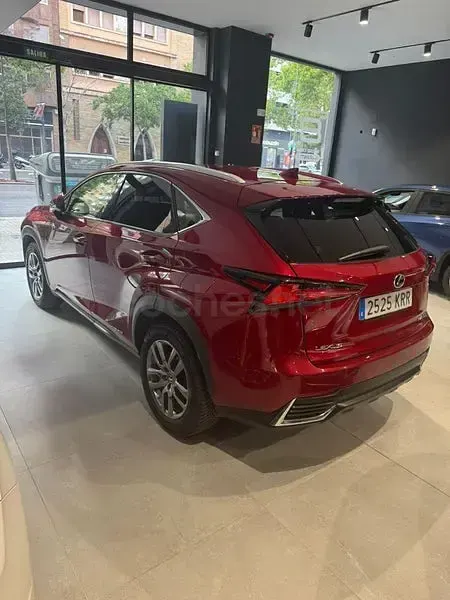 Usado Lexus NX300h Executive Line 197 CV (144 kW) 2018 Rojo SUV