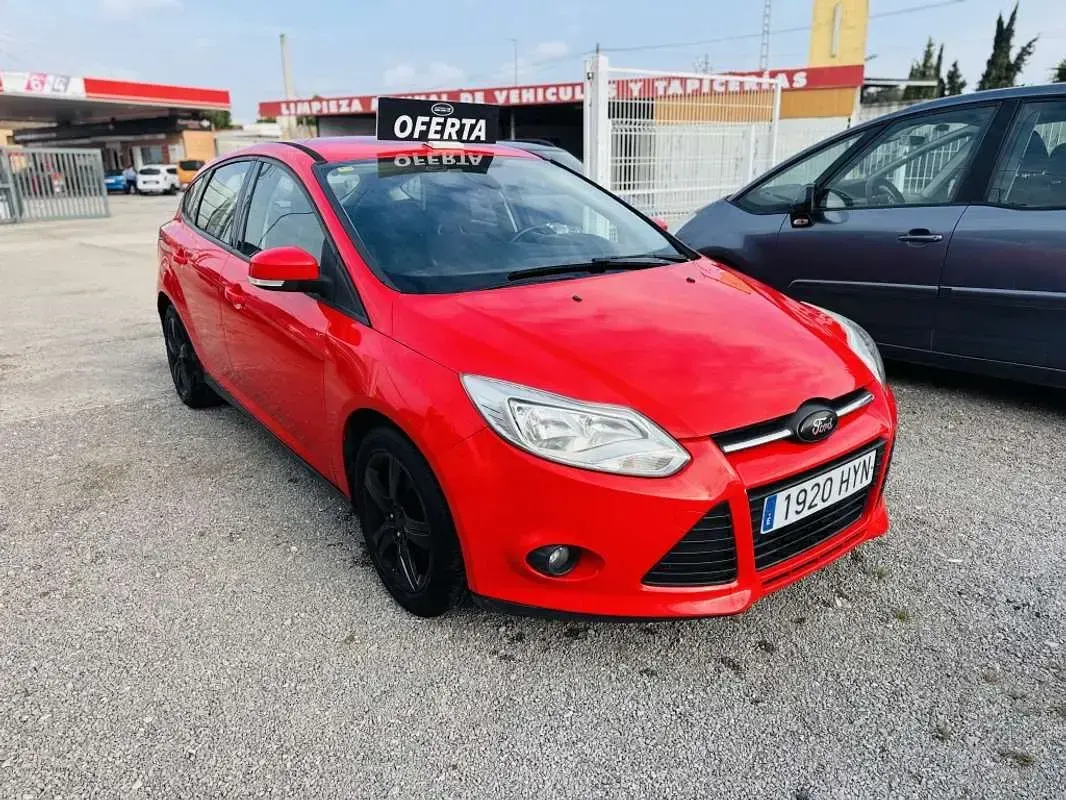 Usado Ford Focus 114 CV (83 kW) 2014 Rojo Utilitario