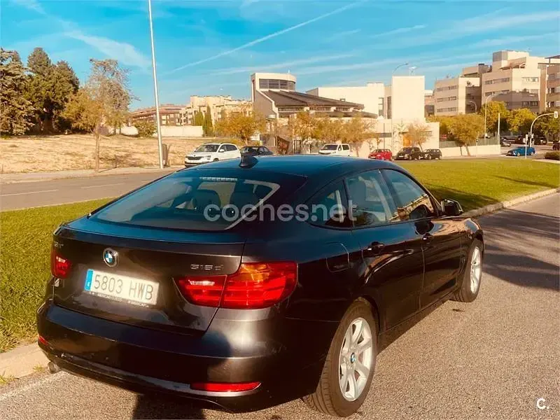 Usado BMW 318 Sport Line 143 CV (105 kW) 2014 Negro Berlina