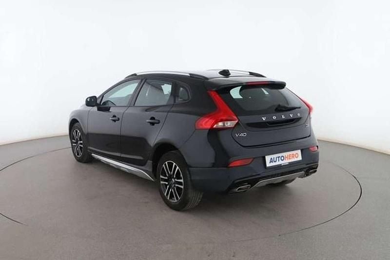 Usado Volvo V40 Momentum 121 CV (88 kW) 2017 Negro Familiar