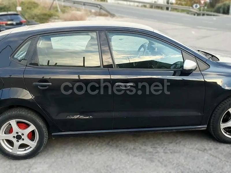 Usado VW Polo Advance 75 CV (55 kW) 2013 Negro Berlina