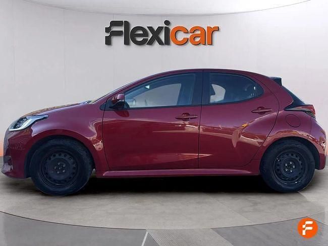 Usado Toyota Yaris Hybrid Active 116 CV (85 kW) 2023 Rojo Berlina