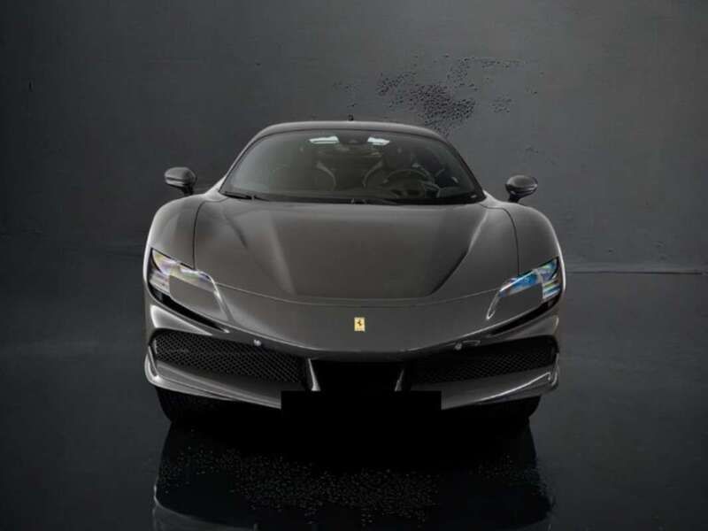 Gris Usado 2023 Ferrari SF90 Coupe | 509.900 € - Imagen 1/4