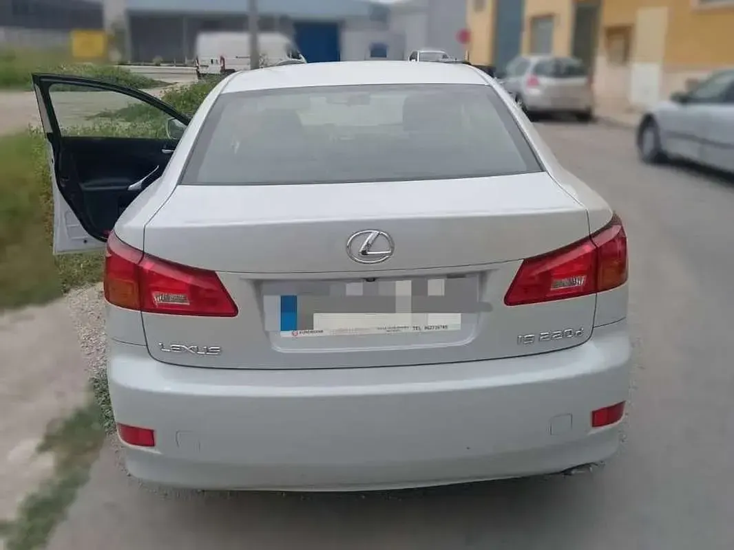 Usado Lexus IS220d Sport Line 177 CV (130 kW) 2009 Gris Berlina