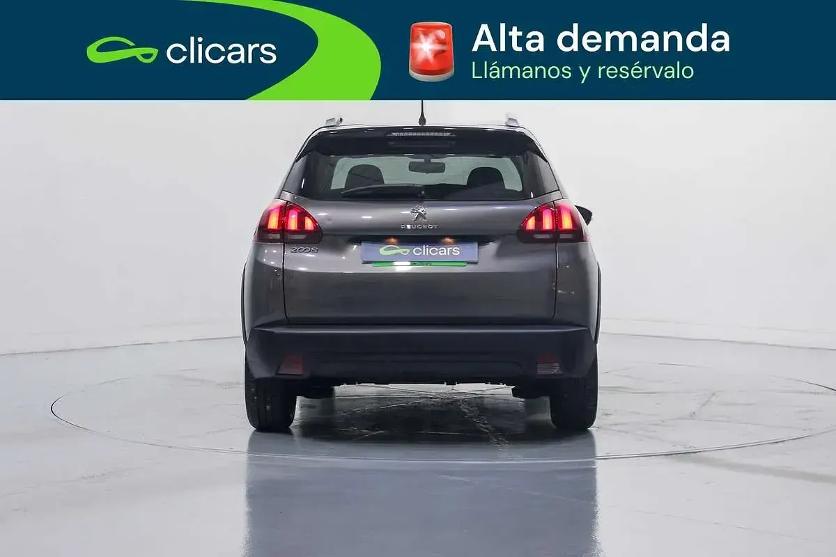 Usado Peugeot 2008 Signature Sky 99 CV (72 kW) 2019 Gris SUV