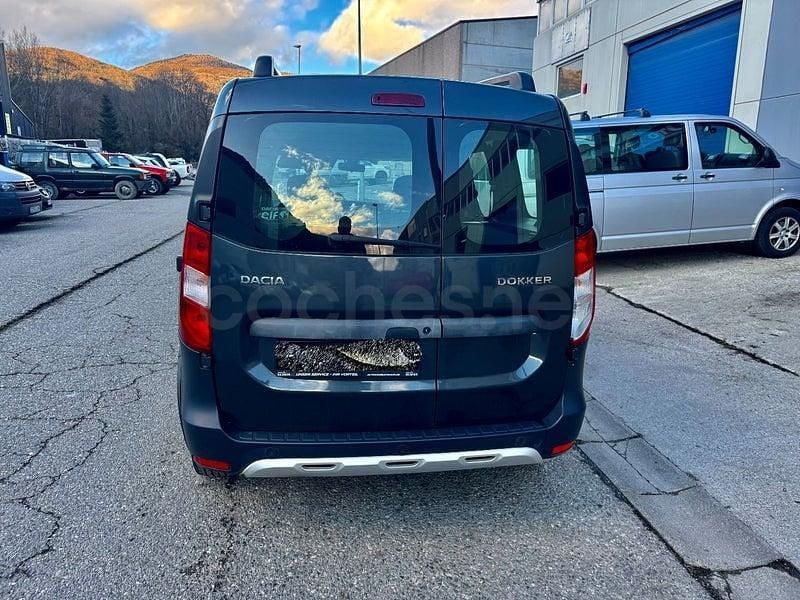 Usado Dacia Dokker Ambiance 100 CV (73 kW) 2017 Gris / plata Monovolumen