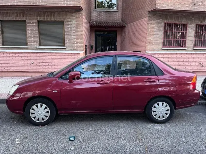 Usado Suzuki Liana 103 CV (75 kW) 2004 Rojo Berlina