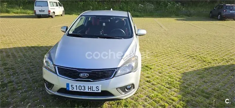 Usado Kia ProCeed 90 CV (66 kW) 2012 Gris / plata Utilitario