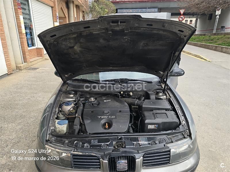 Usado Seat Leon Stella 110 CV (80 kW) 2004 Azul Utilitario