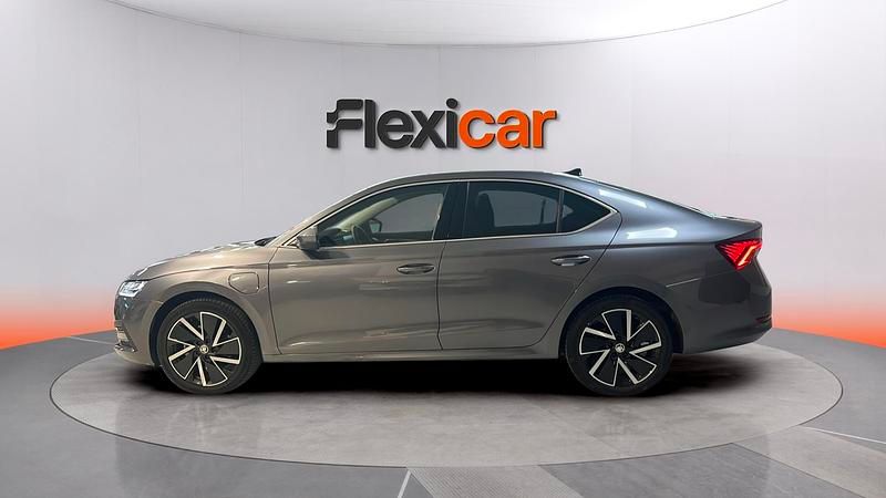Usado Skoda Octavia Ambition 204 CV (150 kW) 2022 Gris Berlina