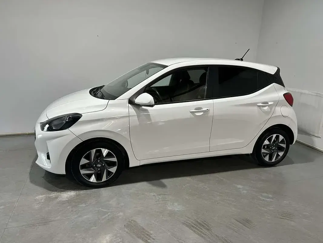 Usado Hyundai i10 64 CV (47 kW) 2025 Blanco Utilitario