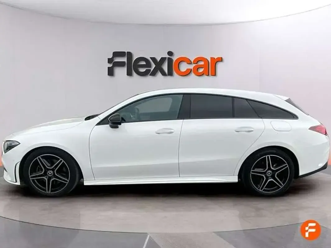 Usado Mercedes CLA200 Shooting Brake 150 CV (110 kW) 2023 Blanco Familiar
