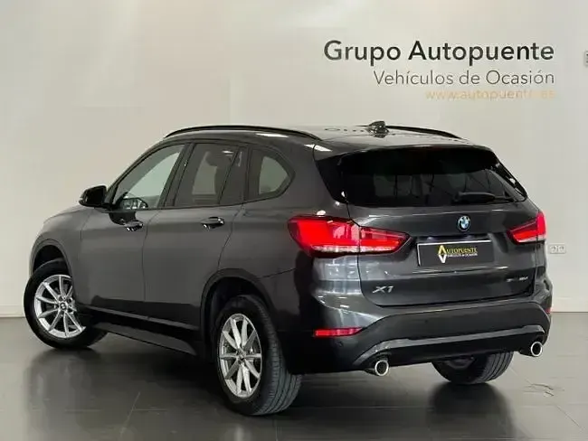 Usado BMW X1 Comfort Edition 150 CV (110 kW) 2022 Gris / plata SUV