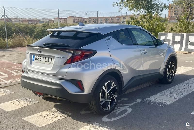 Usado Toyota C-HR Advance 122 CV (89 kW) 2022 Gris / plata SUV