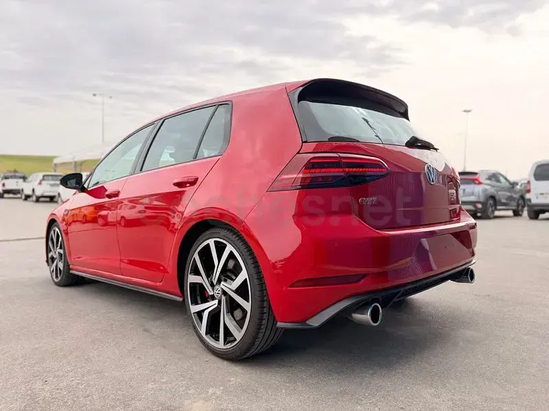 Używany VW Golf VII GTI 245 KM (180 kW) 2019 Czerwony Sedan/Limuzyna