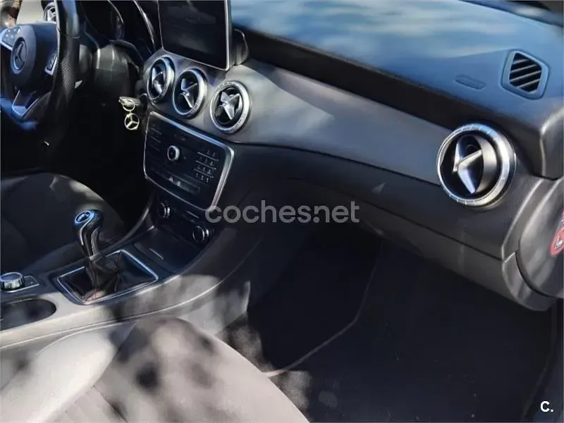 Usado Mercedes CLA200 AMG line 136 CV (100 kW) 2015 Blanco Coupe