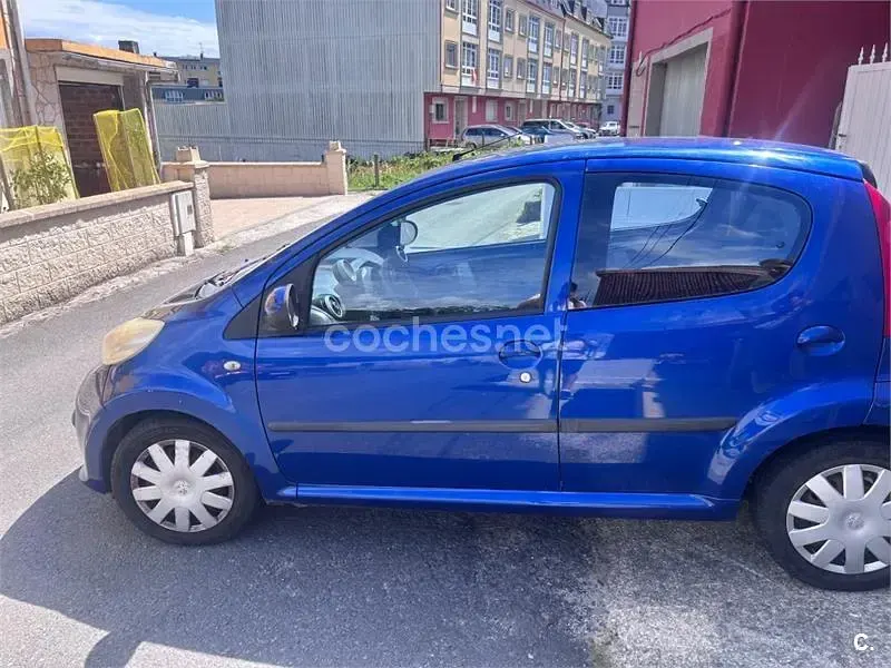 Usado Peugeot 107 54 CV (39 kW) 2006 Azul Utilitario