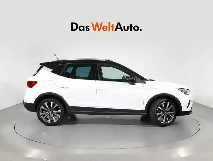 Usado Seat Arona FR 115 CV (84 kW) 2025 Blanco SUV