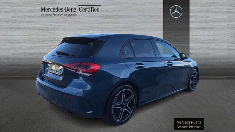 Usado Mercedes A200 AMG line 150 CV (110 kW) 2021 Azul Berlina