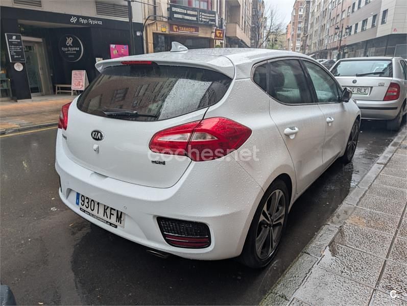 Usado Kia Ceed GT 136 HP (100 kW) 2017 Branco Sedan