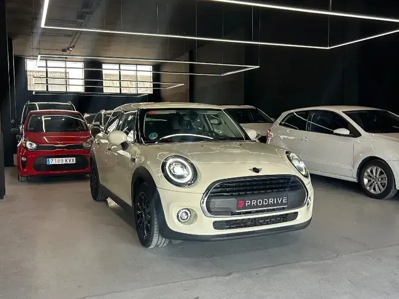 Usado Mini ONE 102 CV (75 kW) 2019 Beige Utilitario