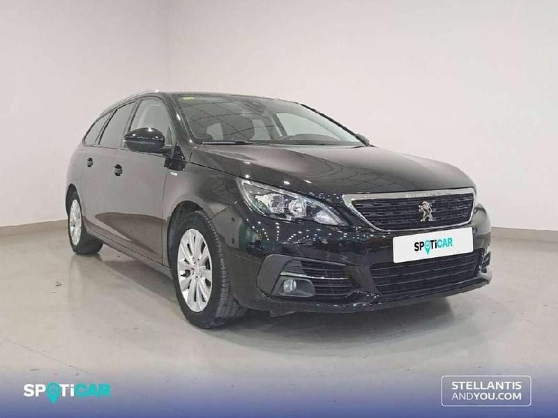 Usado Peugeot 308 SW Style 131 CV (96 kW) 2020 Negro Familiar